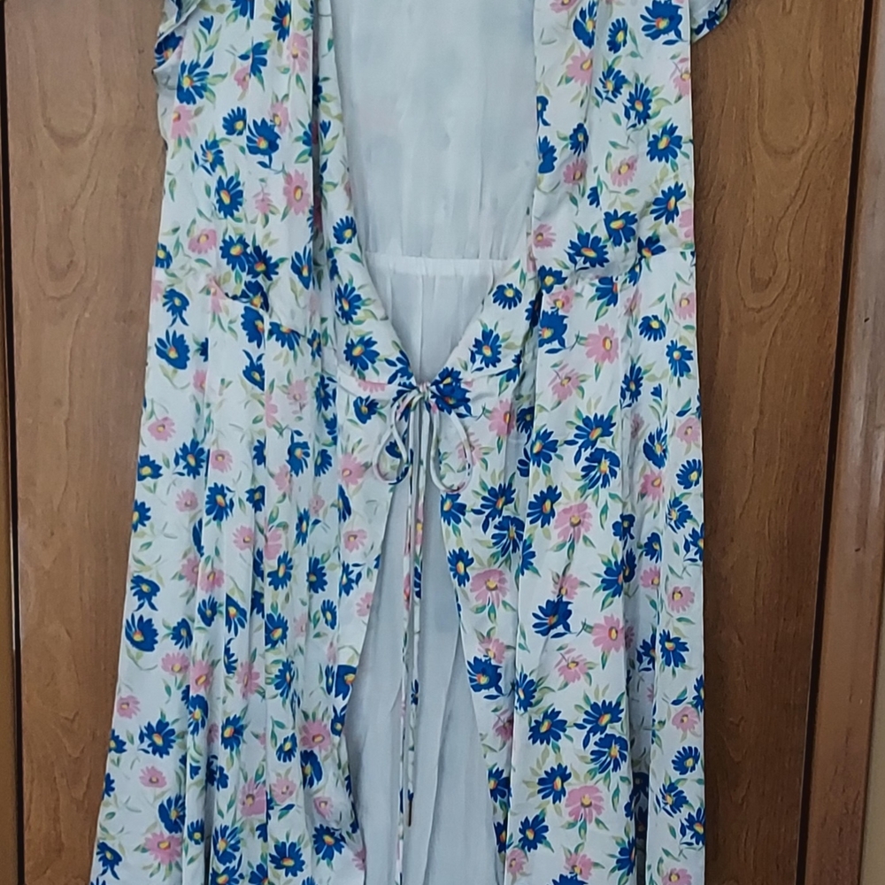 Draper James blue and pink floral short sleeve kimono/robe with tie front Sz MED